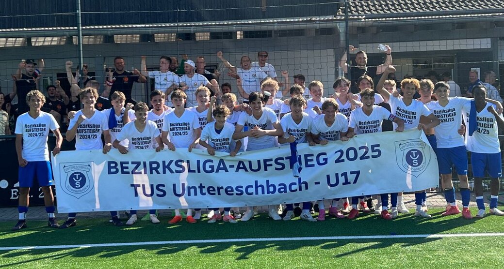 Vereinskleidung mit Logo